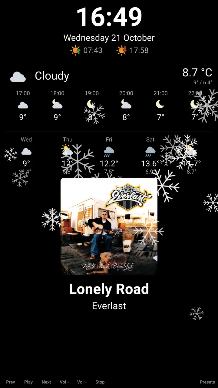 The mirror as it runs now, with the snow effect playing: clock, date, sunrise and sunset, the weather, the next six hours, five days, and what's playing